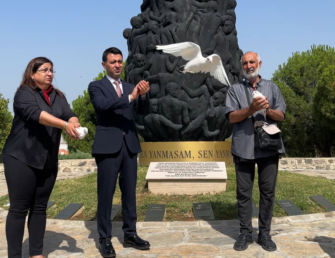 Bayraklı'da 'Madımak' unutulmadı